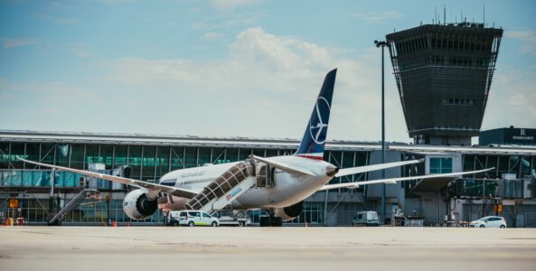 Jak znaleźć tanie loty Warszawa – Doha?